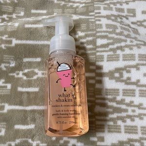 Bath & Body What’s Shakin’? Cookies & Cream Milkshake Foaming Hand Soap